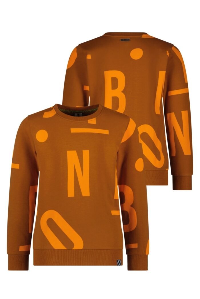 B.Nosy Jongens sweater - Scott - Letter AOP peanut B.Nosy Jongens sweater - Scott - Letter AOP peanutMateriaal 95% GOTS 5% EA