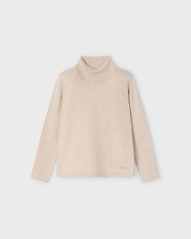 Mayoral Meisjes basic gebreide coltrui - Zand Mayoral Meisjes basic gebreide coltrui - ZandMateriaal 80% Cotton 17% Polyamide 3% Elastane