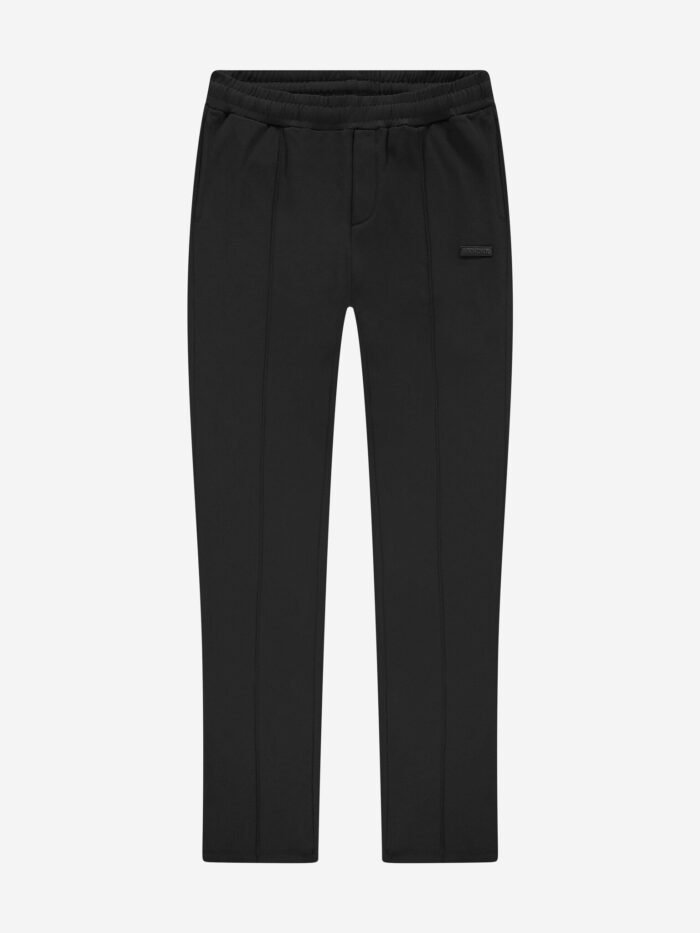 Nik&Nik Jongens broek - Joey - Zwart Stijlvol en comfortabel: de zwarte Joey broek van Nik&Nik heeft een elastische tailleband en een strakke naad aan de voorkant. Geschikt voor diverse outfits en gelegenheden.Materiaal