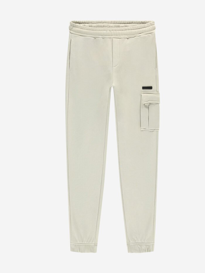 Nik&Nik Jongens sweat broek - Justin - Beige Voeg de cargo-stijl toe aan je garderobe met deze Justin sweat broek van Nik&Nik. De beige kleur