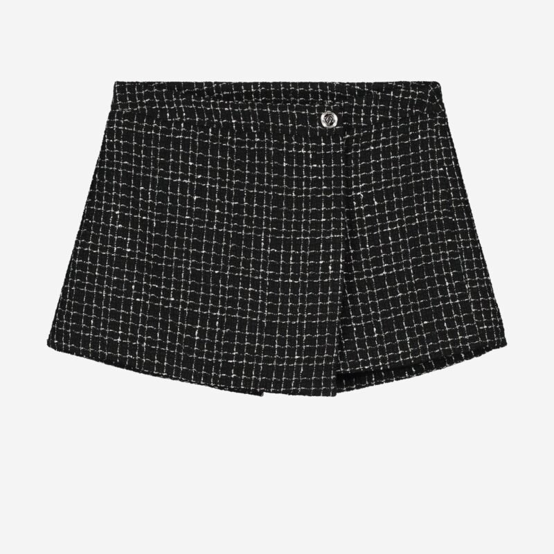Nik&Nik Meisjes skort - Tasmin - Zwart Deze Nik&Nik skort in zwart is perfect voor meisjes die stijlvol en comfortabel willen zijn. Het tweed patroon maakt hem extra bijzonder. Combineer met een blazer of een leuke top.Materiaal