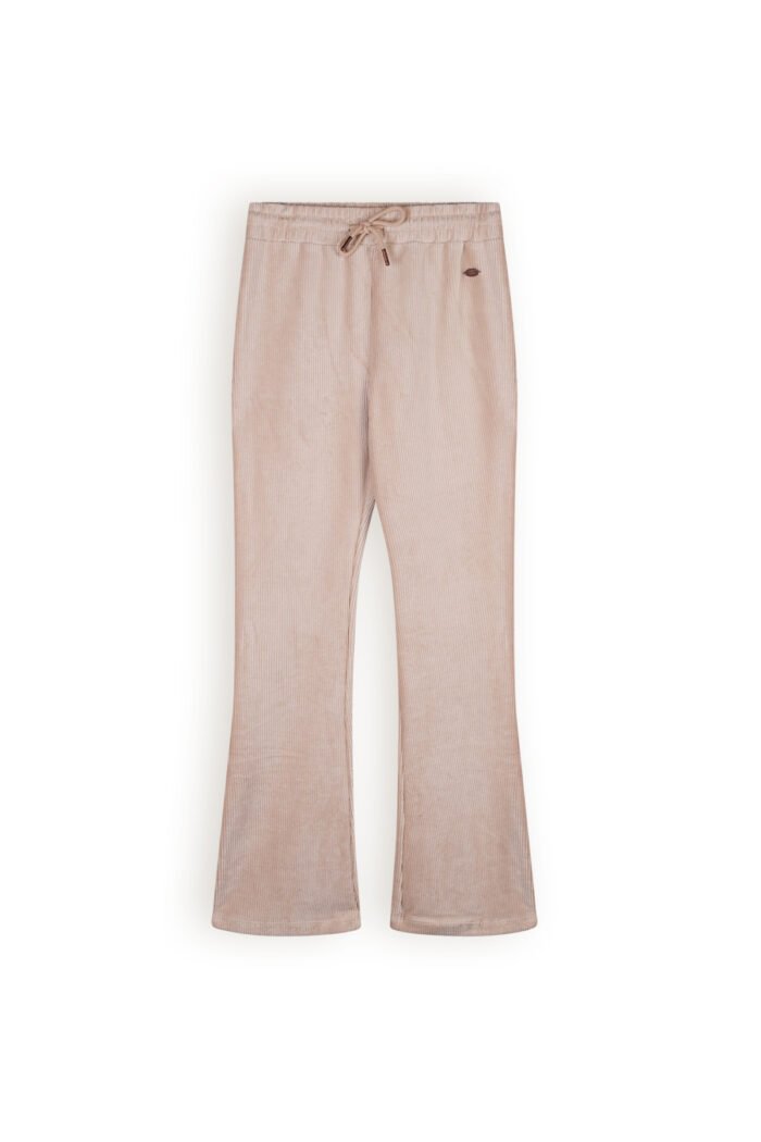 NoBell Meisjes flair broek velvet rib - Sady - Pearled ivoor NoBell' Meisjes flair broek velvet rib - Sady - Pearled ivoorMateriaal 60% CO. 30% PE. 10% EA
