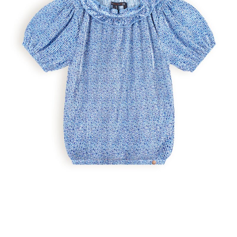 NoNo Meisjes blouse AOP plisse - Kessa - Parisian blauw NoNo Meisjes blouse AOP plisse - Kessa - Parisian blauwMateriaal 100% RPE