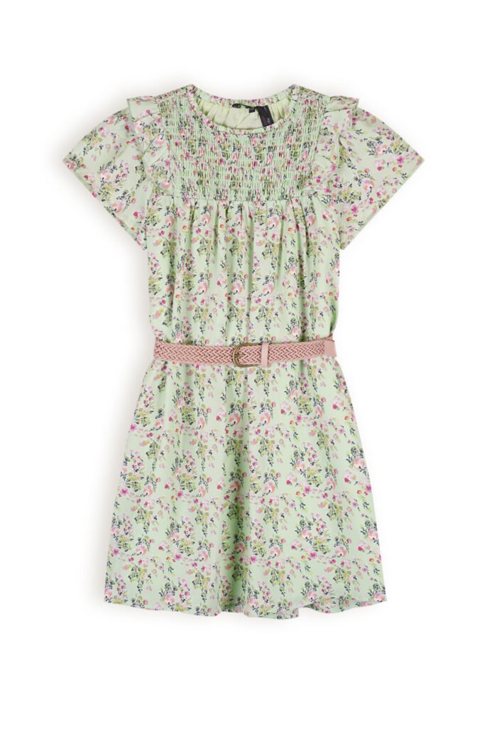 NoNo Meisjes jurk met riem floral - Maan - Spring groen NoNo Meisjes jurk met riem floral - Maan - Spring groenMateriaal 60% RPE. 40% PE