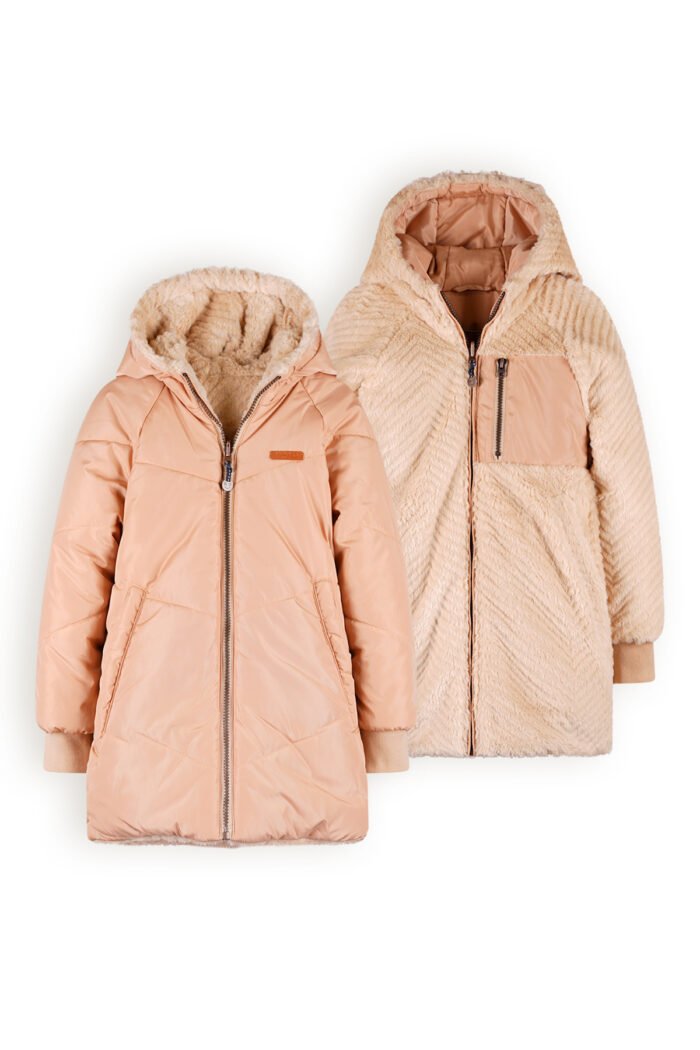 NoNo Meisjes reversibel winterjas halflang met capuchon - Baybee - Zand blush NoNo Meisjes reversibel winterjas halflang met capuchon - Baybee - Zand blushMateriaal 100% RPE