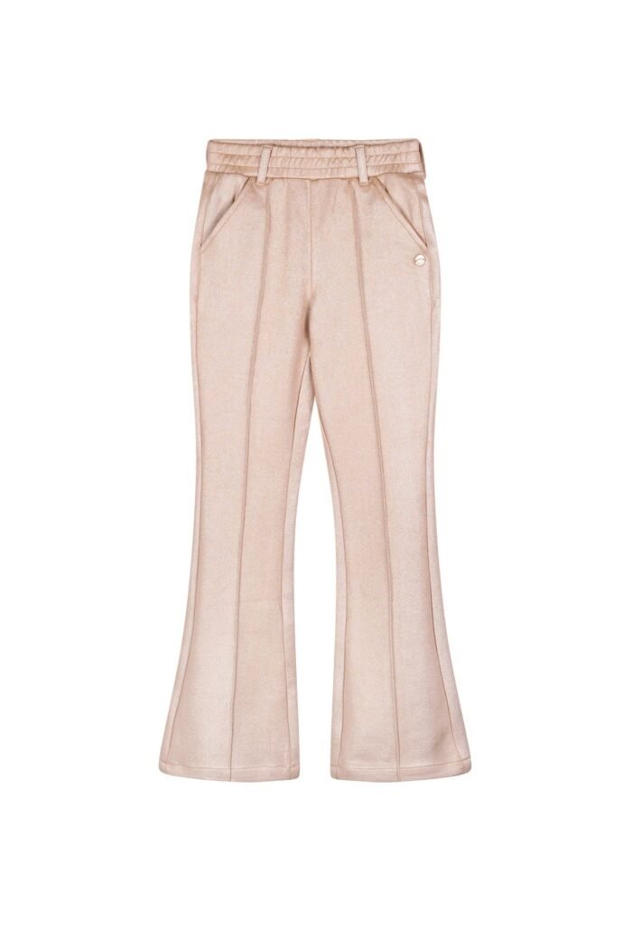 NoNo Zomer flair broek meisjes Licht goud - suede folie print - Soy NoNo Zomer flair broek meisjes Licht goud - suede folie print - SoyMateriaal 100% polyesther