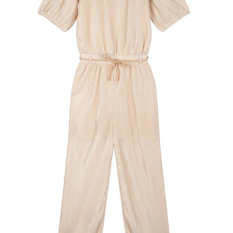 NoNo Zomer jumpsuit meisjes Licht goud - plissee - AOP - Sulai NoNo Zomer jumpsuit meisjes Licht goud - plissee - AOP - SulaiMateriaal 100% recylced polyesther