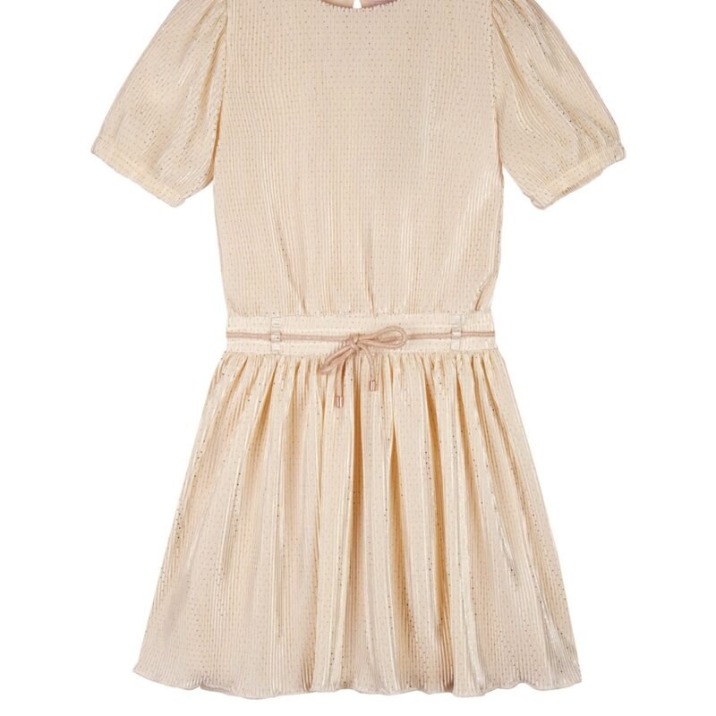 NoNo Zomer jurk meisjes Licht goud - plissee - AOP - korte mouw - Merel NoNo Zomer jurk meisjes Licht goud - plissee - AOP - korte mouw - MerelMateriaal 100% recylced polyesther