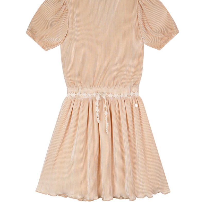 NoNo Zomer jurk meisjes Zand - plissee - korte mouw - Merel NoNo Zomer jurk meisjes Zand - plissee - korte mouw - MerelMateriaal 100% polyesther