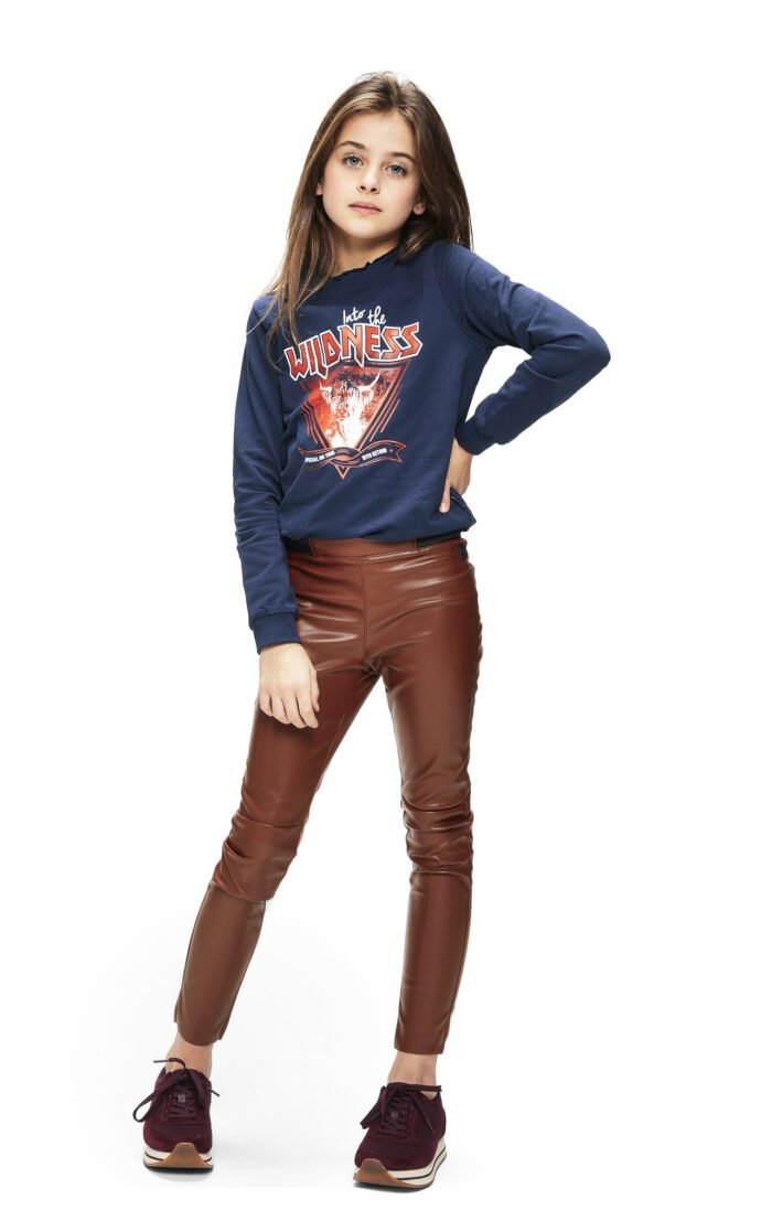 Retour Jeans Meisjes sweater - Eboni - Marine blauw Retour Jeans - Meisjes sweater - Eboni - Marine blauw95% organic cotton 5% elasthan